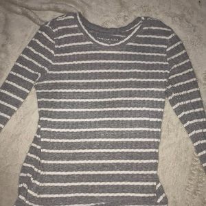 american eagle cropped shirt